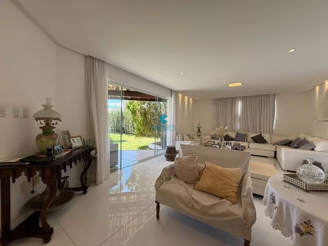 Imagem 4: Casa à venda no Itaigara com 981m² de terreno, 5 quartos, 4 suítes e piscina
