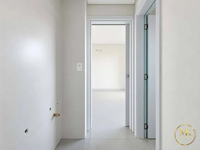 Imagem 2: Apartamento á venda 3 Suíte + 2 Demi Suítes + 3 Vagas de Garagem em Meia Praia de
