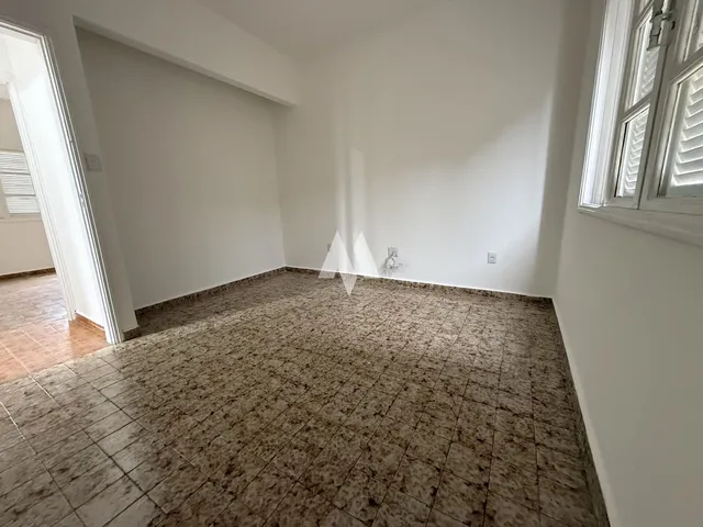 Imagem 2: Apartamento de Frente com 2 Dormitórios para Locação com Sacada no Embaré, Santos, São Paulo
