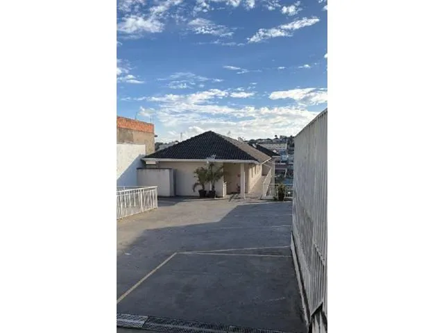 Imagem: O apartamento possui 2 Dormitórios, 1 Banheiro, 1 Vaga na