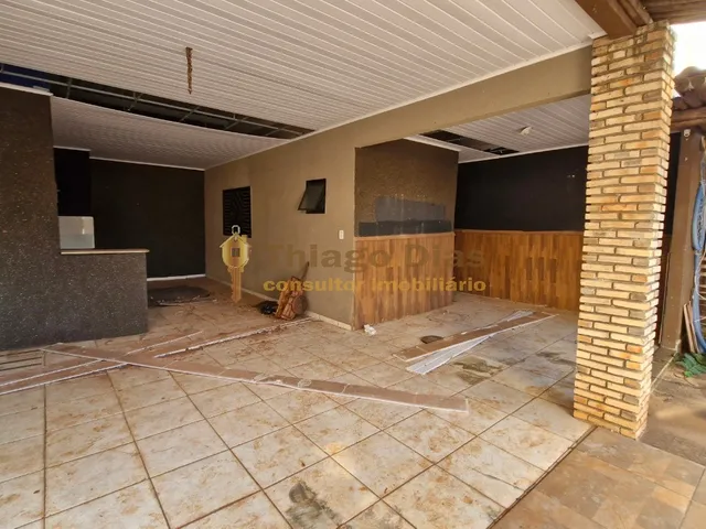 Imagem: Casa tipo sobrado com salão comercial à