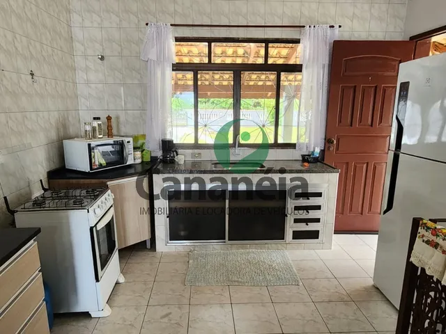 Imagem 3: Casa Frente Ao Mar, com Garagem Náutica Enorme para Locação Fixa com 2 Dormitórios (1 Suíte) em Cananéia/Sp