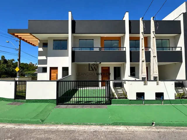 Imagem: A casa possui 3 Dormitórios, 1 Suíte, 1 Banheiro, 1 Vaga