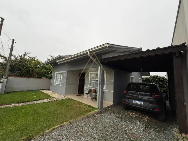 Imagem: A casa possui 3 Dormitórios, 1 Suíte, 1 Vaga na garagem e