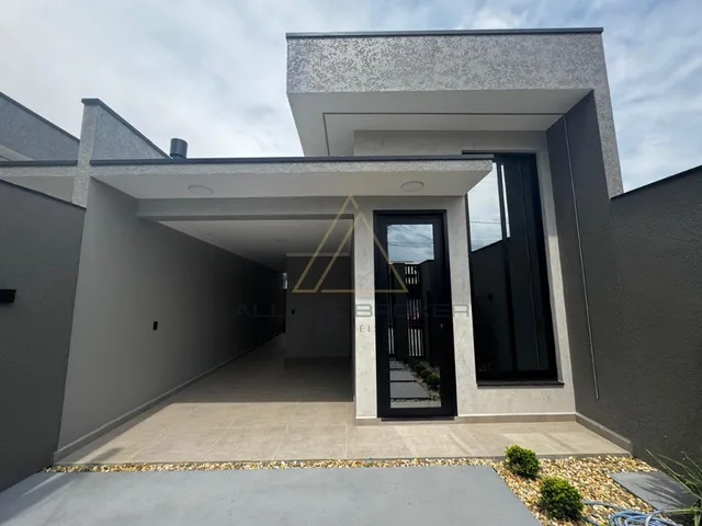 Imagem: A casa possui 3 Dormitórios, 1 Suíte, 2 Vagas na garagem