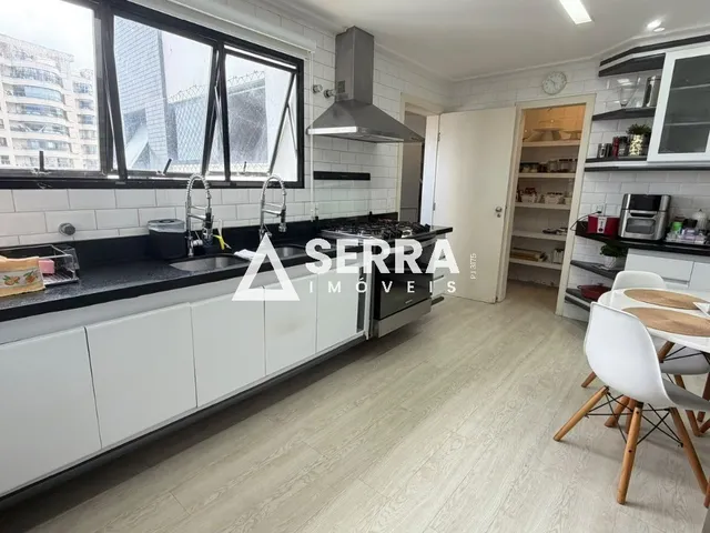 Imagem 16: Mansão Beverly Hills | 3 suítes | 301 m² | Closet