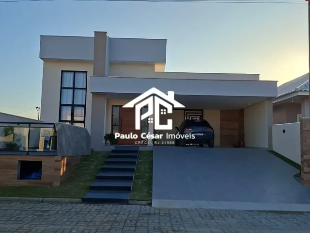 Imagem: A casa possui 3 Dormitórios, 1 Suíte, 2 Banheiros, 4