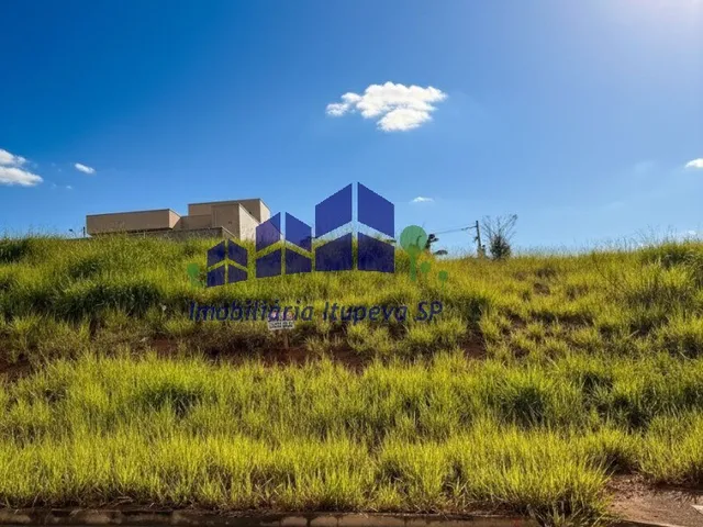 Imagem: O terreno possui 250m² de Área Privada e está localizado