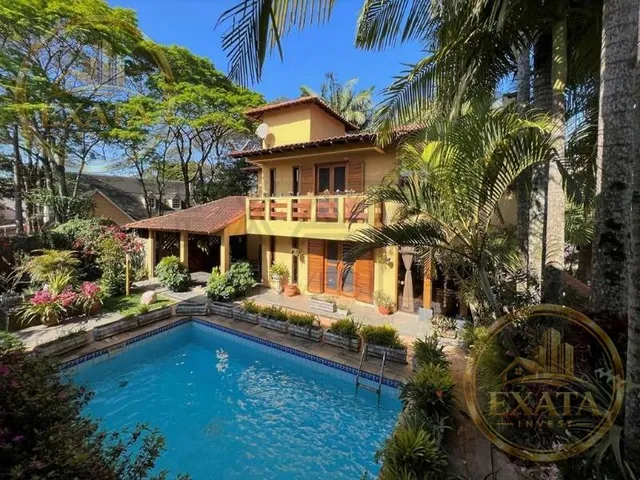 Imagem: A casa possui 4 Dormitórios, 1 Suíte, 4 Banheiros, 4