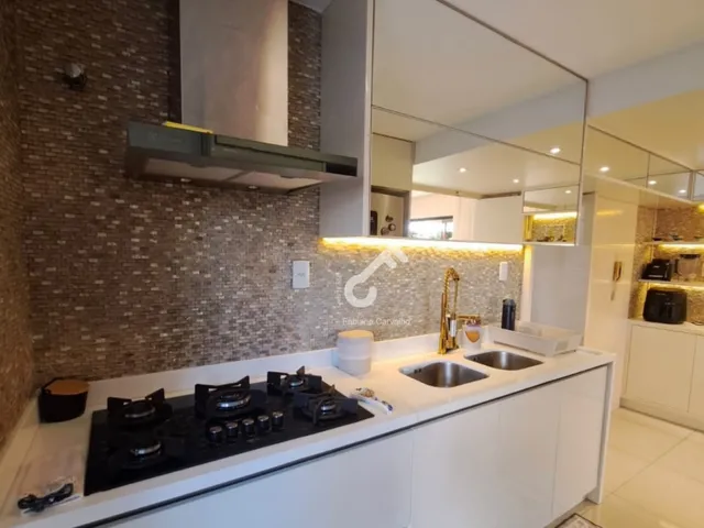 Imagem 6: BURAQUINHO, Lauro de Freitas. Duplex composto de 4 quartos sendo 3 suítes superiores e 1