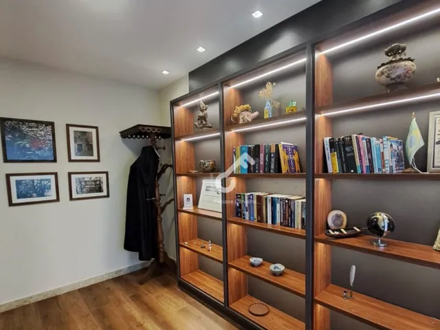 Imagem 10: BURAQUINHO, Lauro de Freitas. Duplex composto de 4 quartos sendo 3 suítes superiores e 1