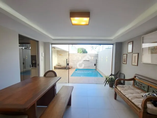 Imagem 13: BURAQUINHO, Lauro de Freitas. Duplex composto de 4 quartos sendo 3 suítes superiores e 1