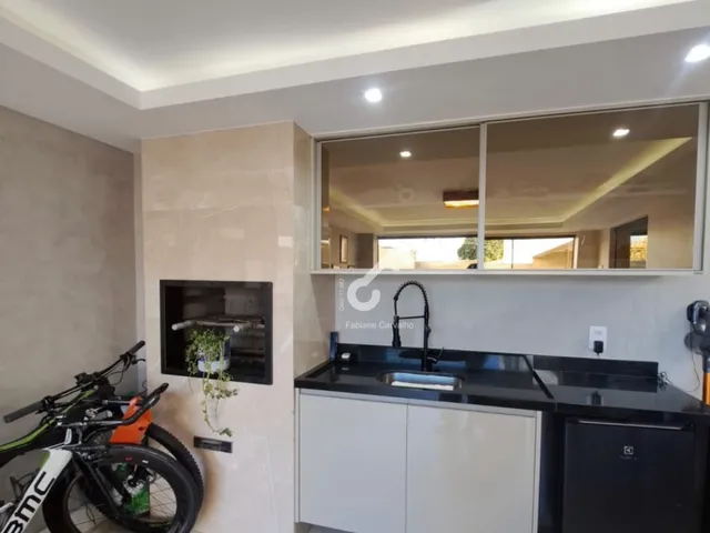 Imagem 15: BURAQUINHO, Lauro de Freitas. Duplex composto de 4 quartos sendo 3 suítes superiores e 1