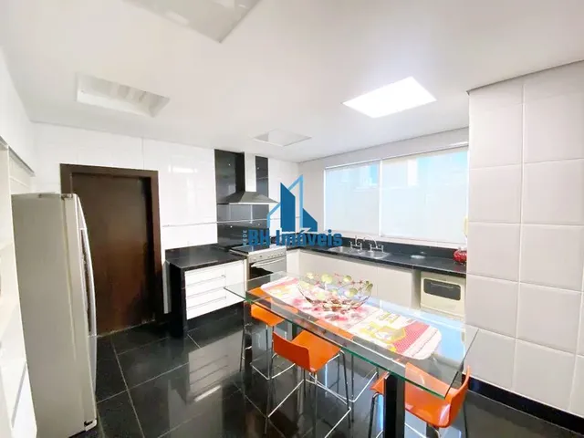 Imagem 14: Casa de 420 M² com 5 Quartos e 4 Vagas À Venda no Bairro Castelo em Belo Horizonte.