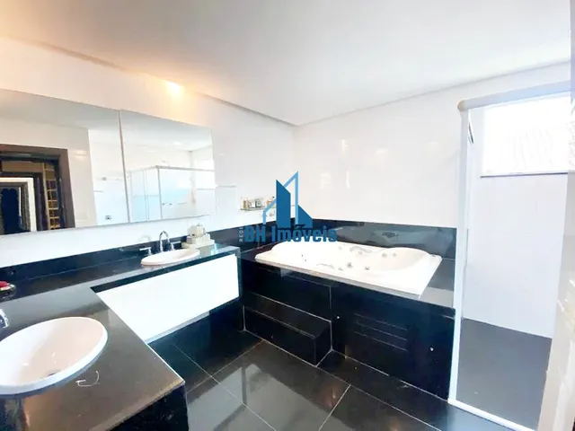 Imagem 2: Casa de 420 M² com 5 Quartos e 4 Vagas À Venda no Bairro Castelo em Belo Horizonte.