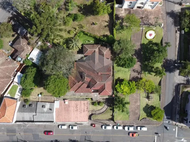 Imagem: Área com casa comercial e 3 lojas em Hamburgo