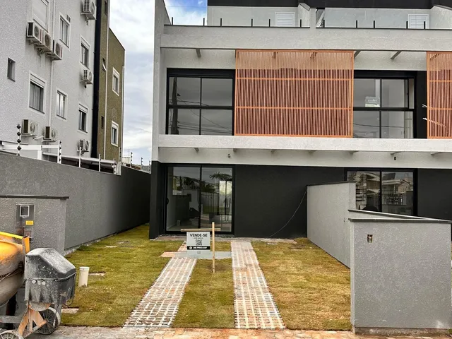 Imagem: A casa possui 3 Dormitórios, 3 Suítes, 4 Banheiros, 3