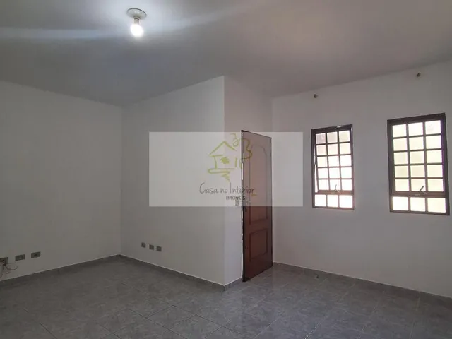 Imagem: A casa possui 3 Dormitórios, 1 Suíte, 2 Banheiros, 2