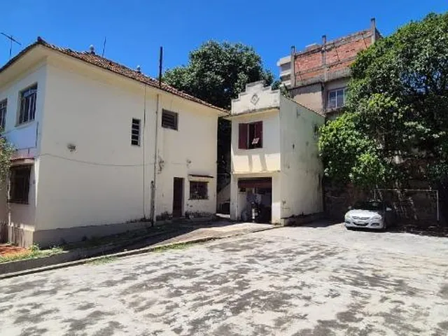 Imagem: A casa possui 4 Dormitórios, 2 Suítes, 4 Banheiros, 20