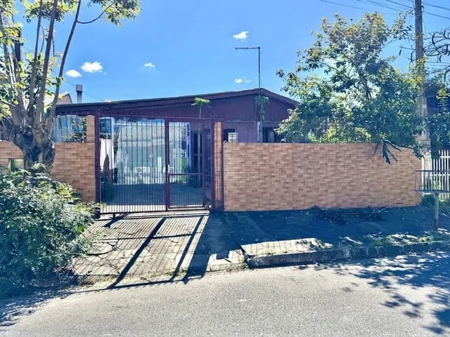 Imagem: A casa possui 2 Dormitórios, 2 Banheiros, 2 Vagas na
