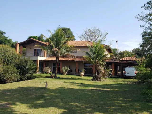 Imagem: A fazenda possui 3 Dormitórios, 2 Suítes, 4 Banheiros, 3