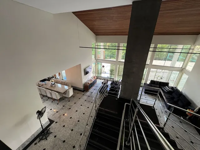 Imagem 14: Luxuosa Casa de Alto Padrão no Condomínio Ipê Amarelo – Conforto, Exclusividade e