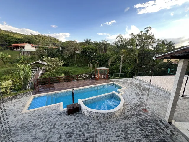 Imagem 3: Luxuosa Casa de Alto Padrão no Condomínio Ipê Amarelo – Conforto, Exclusividade e