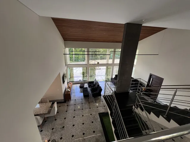 Imagem 13: Luxuosa Casa de Alto Padrão no Condomínio Ipê Amarelo – Conforto, Exclusividade e