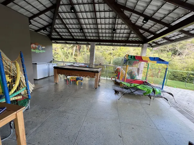 Imagem 5: Luxuosa Casa de Alto Padrão no Condomínio Ipê Amarelo – Conforto, Exclusividade e