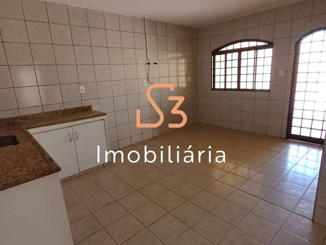 Imagem 4: Casa para locação em Uberlândia-MG, bairro Santa Mônica: 3 quartos, 1 suíte, 2