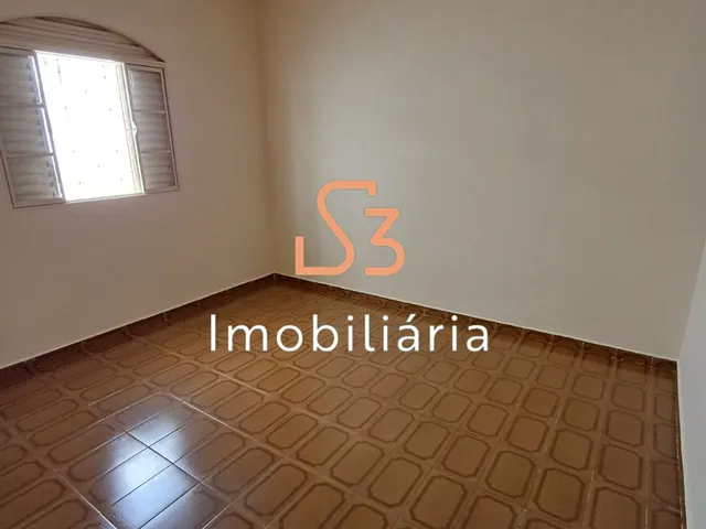 Imagem 2: Casa para locação em Uberlândia-MG, bairro Santa Mônica: 3 quartos, 1 sala, 1