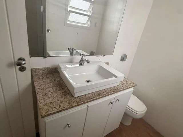 Imagem 11: P style="line-height: 1.4;">Localizada na prestigiada Avenida Lúcio Costa, no