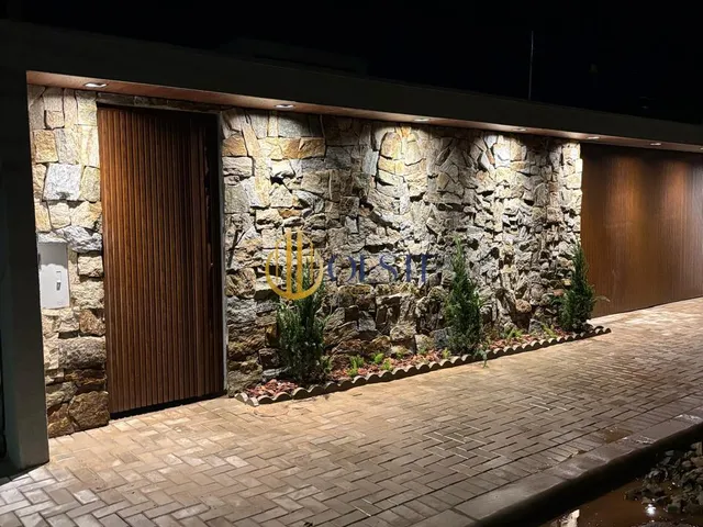 Imagem 2: Casa com 4 Dormitórios e Edícula no Pioneiros Catarinense