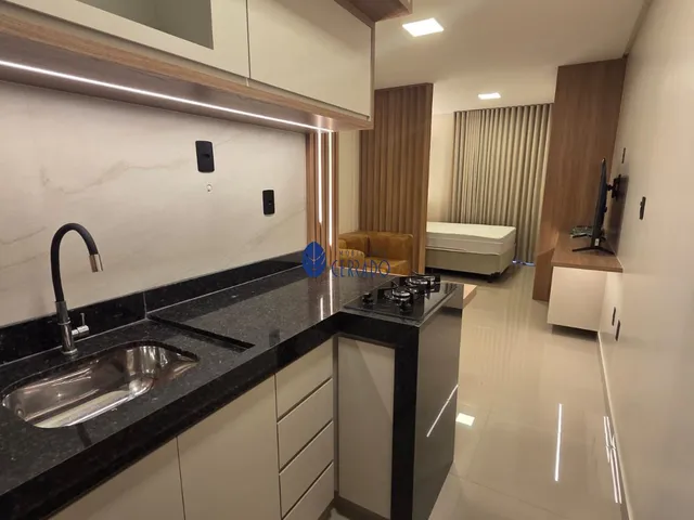 Imagem: O studio possui 1 Dormitório, 1 Banheiro, 1 Vaga na