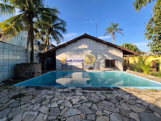 Imagem: Casa com Piscina a 200 Metros da Praia em