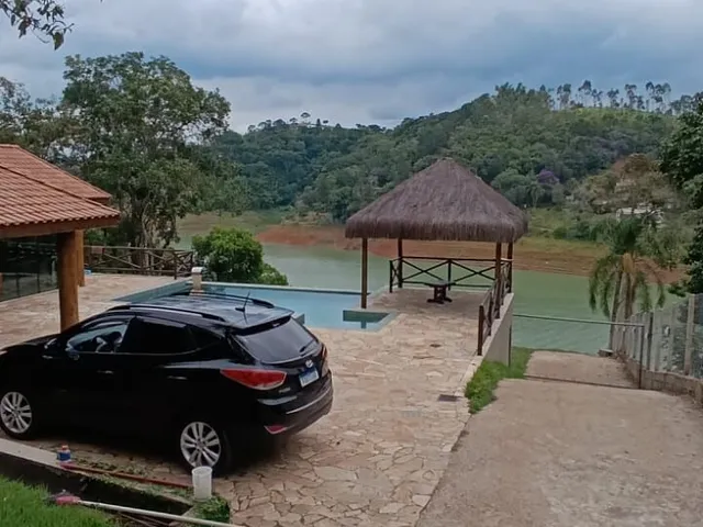 Imagem: A casa possui 1 Dormitório, 1 Suíte, 2 Banheiros, 5 Vagas