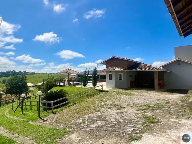 Imagem: A fazenda possui 3 Dormitórios, 2 Suítes, 3 Banheiros, 10