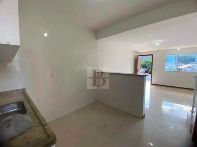 Imagem 3: Casa em Condomínio de Alto Padrão em Serra Grande, Niterói-RJ: 2 Quartos, 1 Suíte, 3