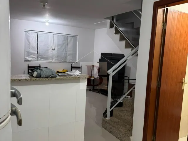 Imagem 2: Casa em Condomínio de Alto Padrão em Serra Grande, Niterói-RJ: 2 Quartos, 1 Suíte, 3