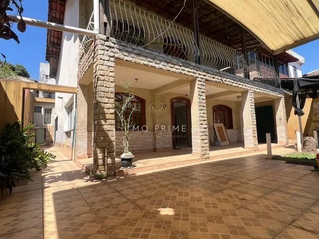 Imagem: A casa possui 3 Dormitórios, 1 Suíte, 2 Banheiros, 2