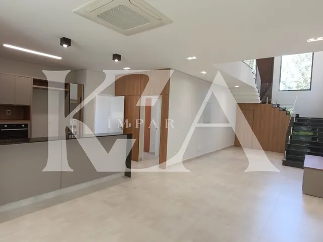 Imagem: A casa em condomínio possui 4 Dormitórios, 4 Suítes, 6