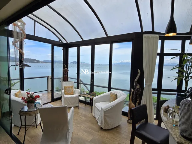 Imagem: Casa Beira-Mar a Venda na Ponta do Sambaqui