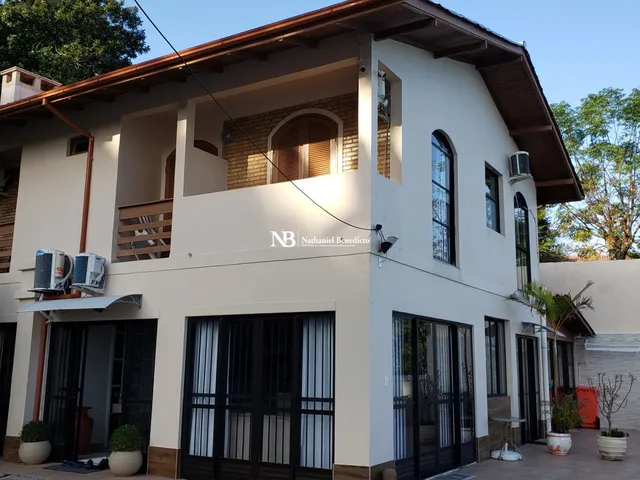 Imagem 8: Casa com 5 Quartos à Venda na Beira-Mar de Sambaqui, Florianópolis