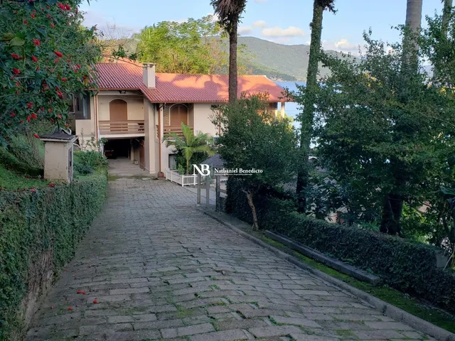 Imagem 11: Casa com 5 Quartos à Venda na Beira-Mar de Sambaqui, Florianópolis