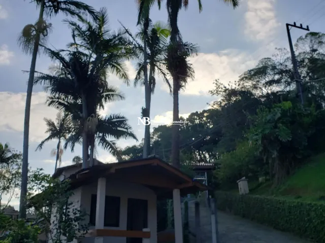 Imagem 5: Casa com 5 Quartos à Venda na Beira-Mar de Sambaqui, Florianópolis
