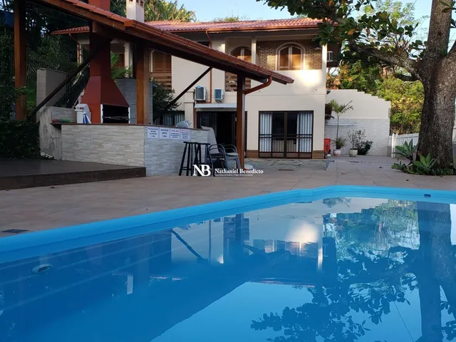 Imagem 9: Casa com 5 Quartos à Venda na Beira-Mar de Sambaqui, Florianópolis