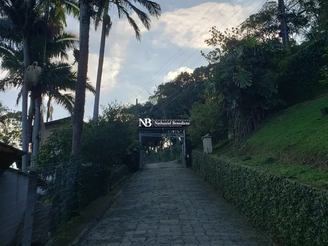 Imagem 7: Casa com 5 Quartos à Venda na Beira-Mar de Sambaqui, Florianópolis