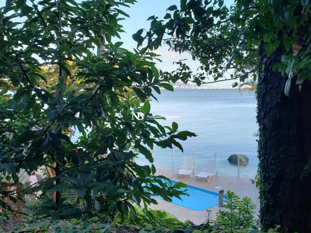 Imagem 10: Casa com 5 Quartos à Venda na Beira-Mar de Sambaqui, Florianópolis