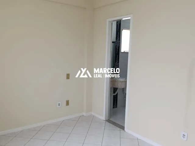 Imagem 10: Vendo apartamento com 2 quartos sendo 1 suite, cozinha ampla com armários planej