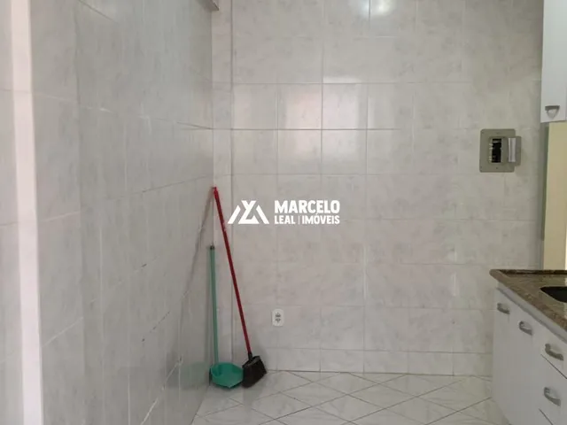 Imagem 5: Vendo apartamento com 2 quartos sendo 1 suite, cozinha ampla com armários planej